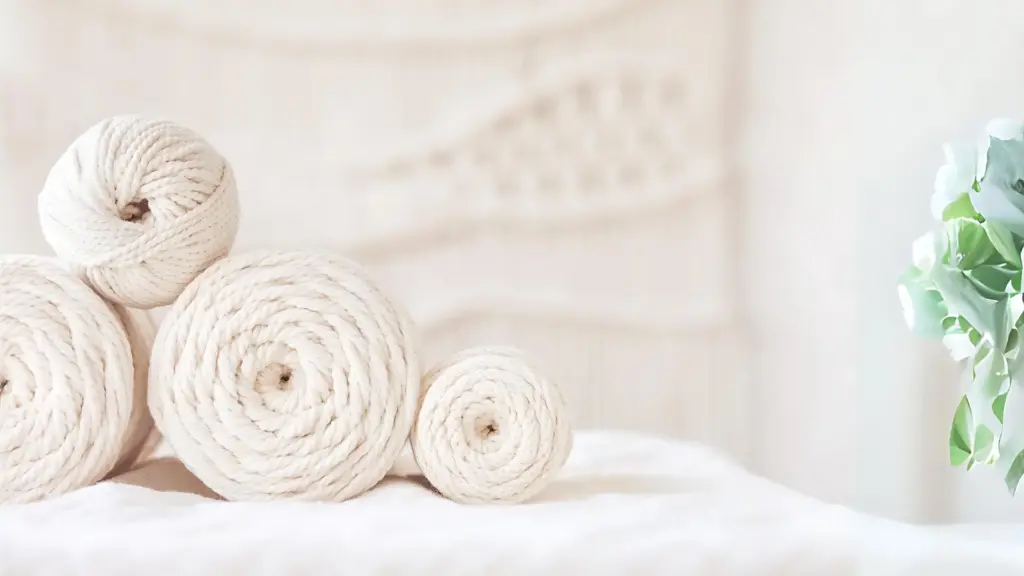 Cuerdas de diferentes tipos, grosores y calibre para hacer macrame