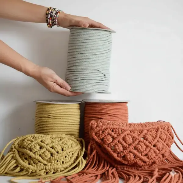 Cordón trenzado 4mm y riñoneras de macramé