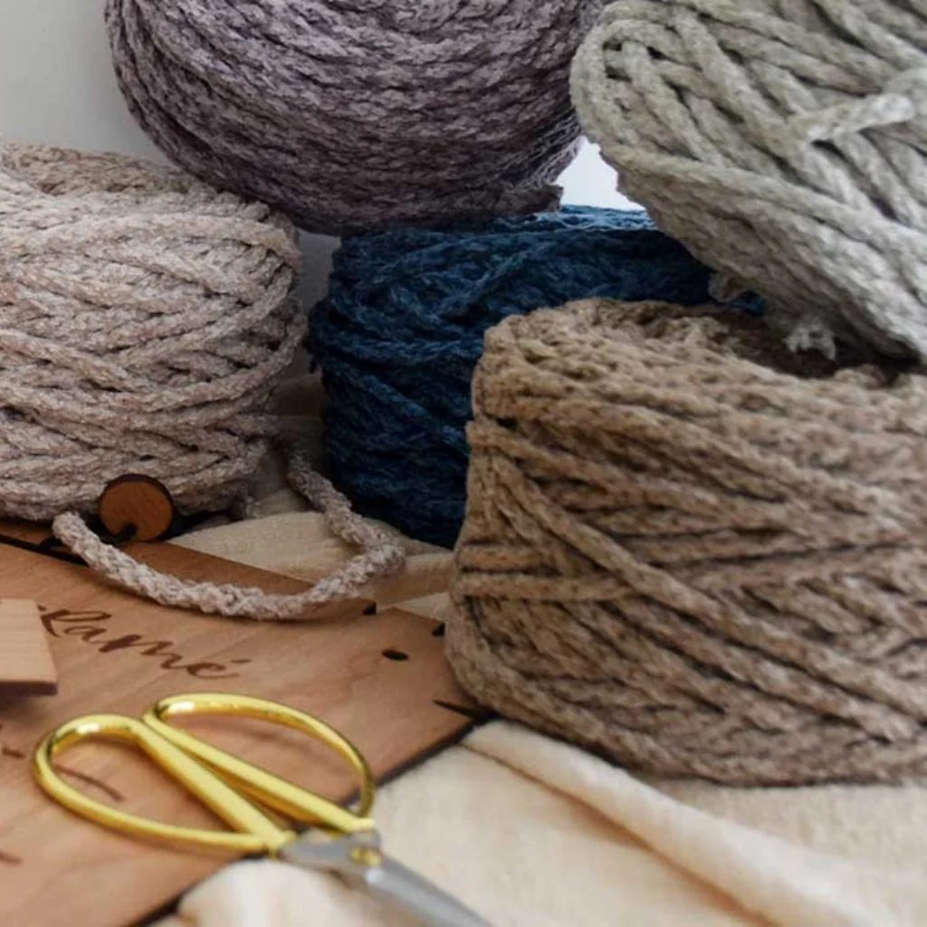 Varios ovillos de la cuerda Velvet Air 5mm