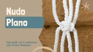Nudo plano de Macramé creado sobre un fondo de madera craft DIY