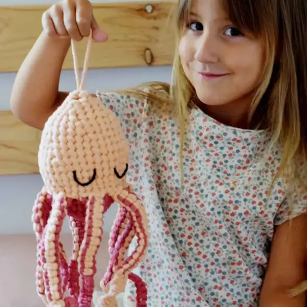 Kit macramé Pulpo Macragurumi con hilo en dos colores